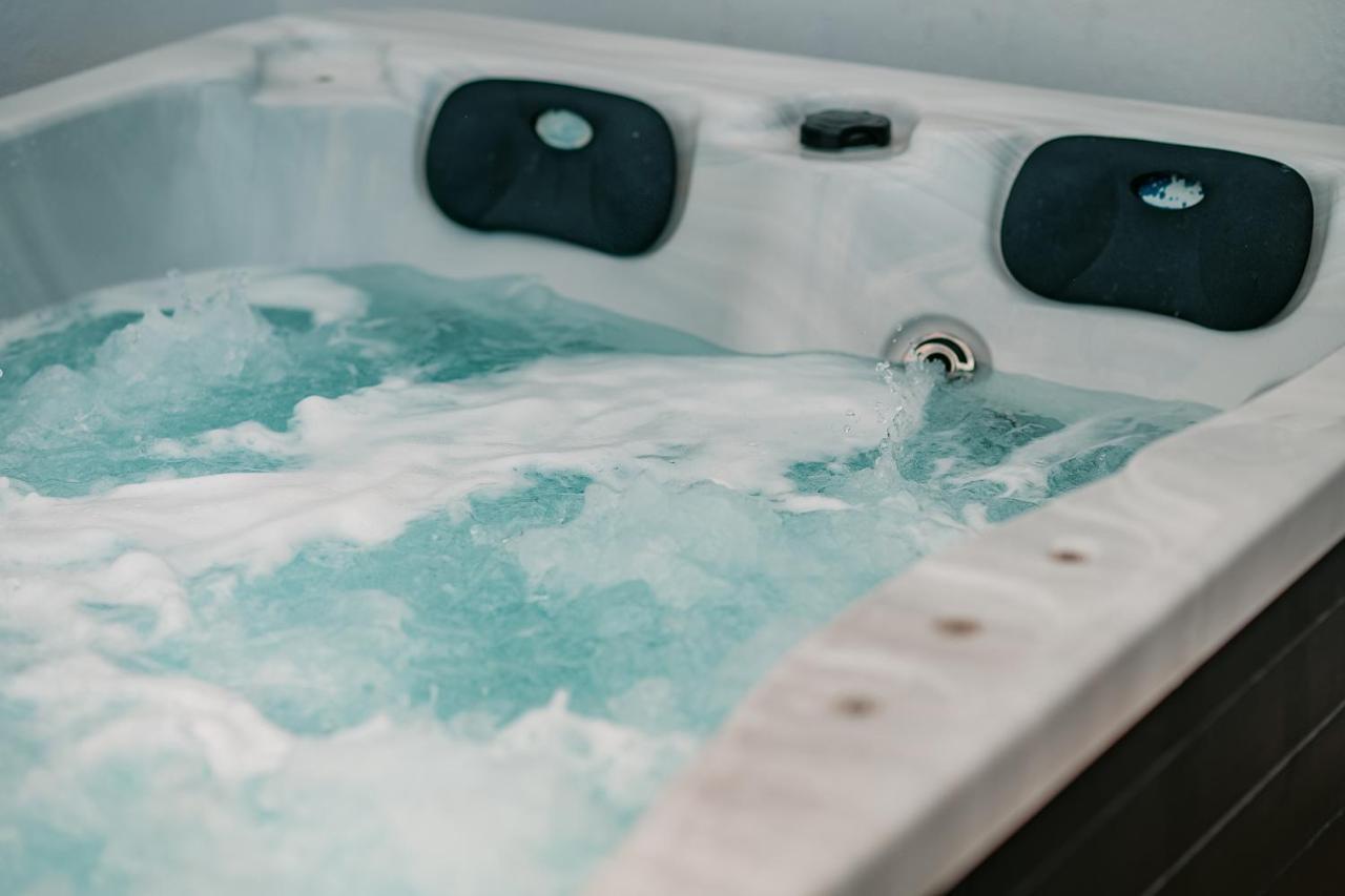 Suites With Magical View & Jacuzzi เอเธนส์ ภายนอก รูปภาพ
