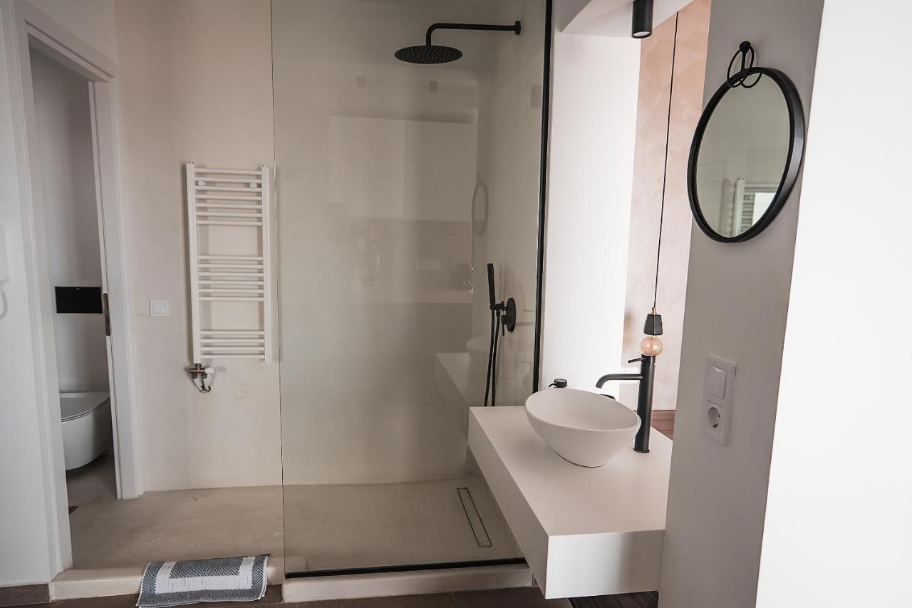 Suites With Magical View & Jacuzzi เอเธนส์ ภายนอก รูปภาพ