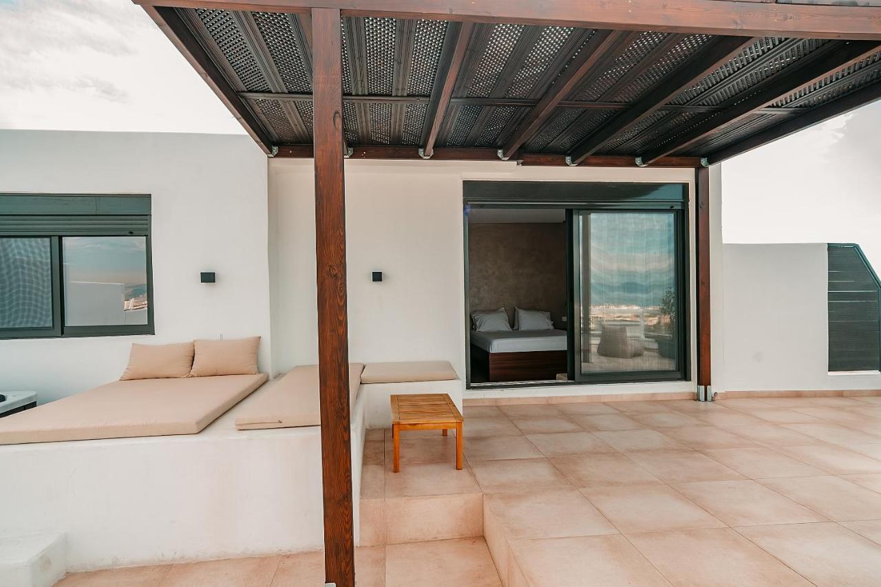 Suites With Magical View & Jacuzzi เอเธนส์ ภายนอก รูปภาพ