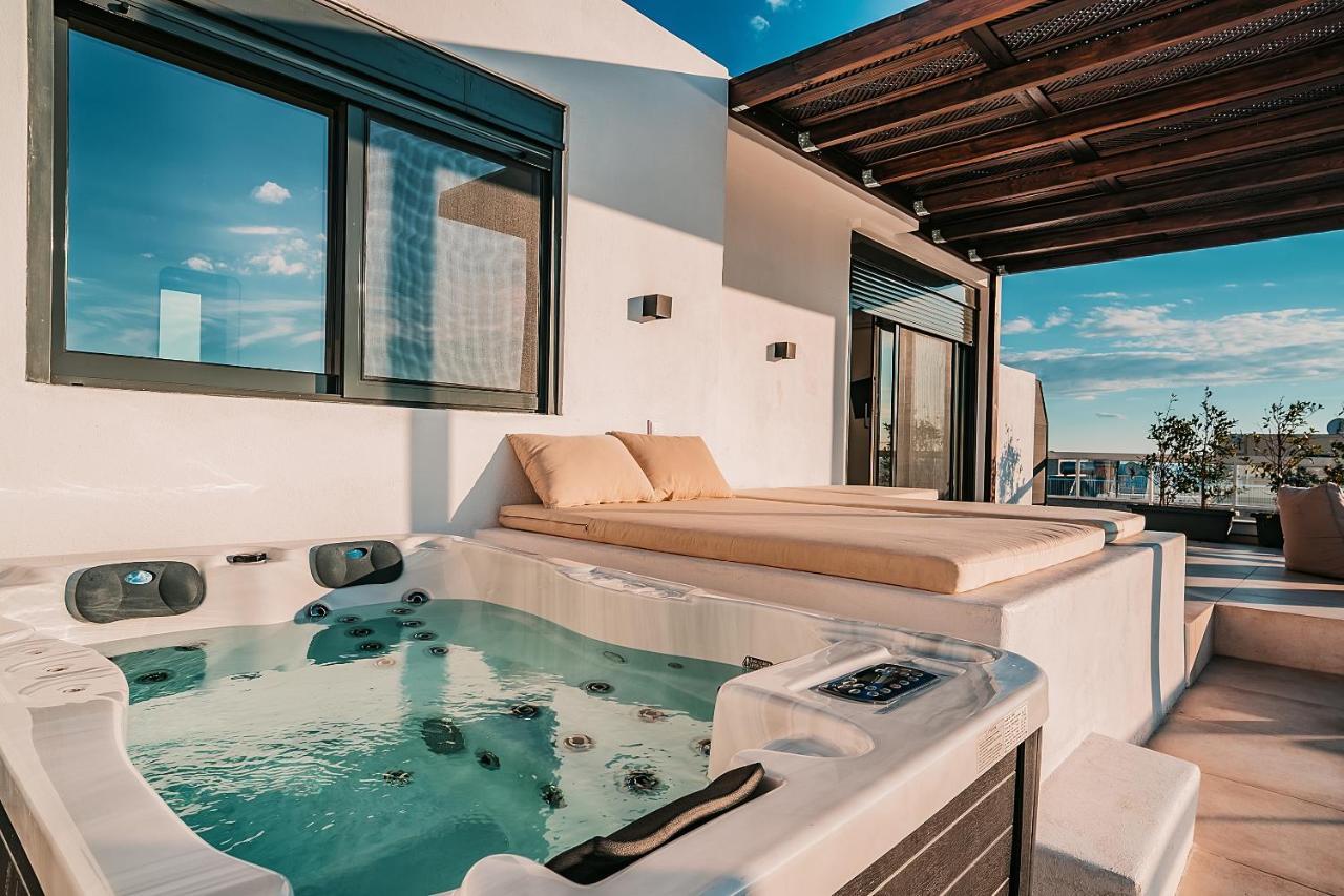Suites With Magical View & Jacuzzi เอเธนส์ ภายนอก รูปภาพ